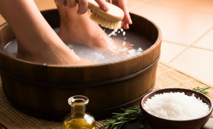 Washing Your Feet With Vinegar and Salt: Why It’s Recommended and When to Actually Do It