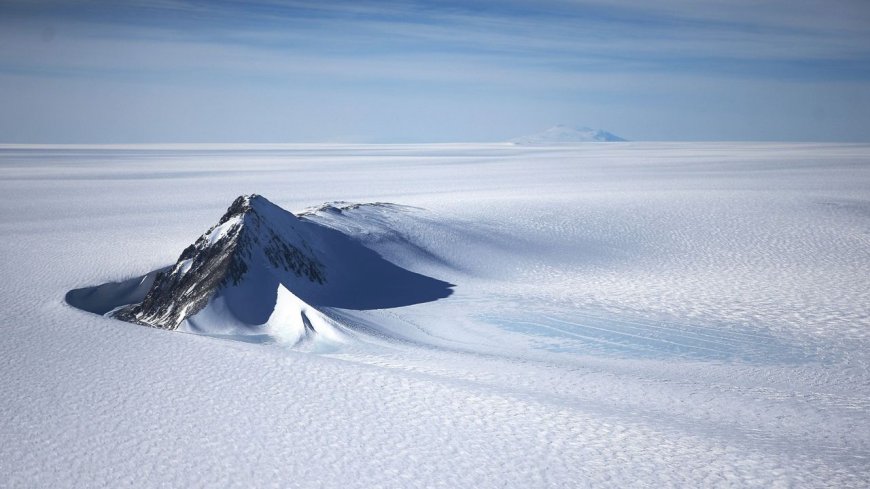 Antarctica's 'gravity hole' reveals the evolution of Earth's deep interior