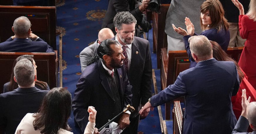 Democrat Rep. Al Green Compares Himself to MLK Jr., Rosa Parks After Getting Kicked Out of SOTU