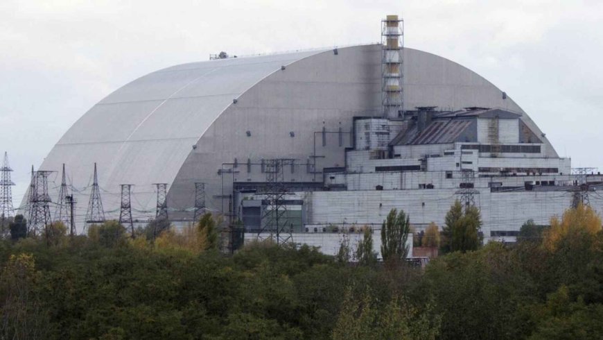 Chernobyl is left without power after damage to the Ukrainian power grid, and the IAEA confirms that cooling systems are losing capacity, causing the world to turn its attention back to the sarcophagus