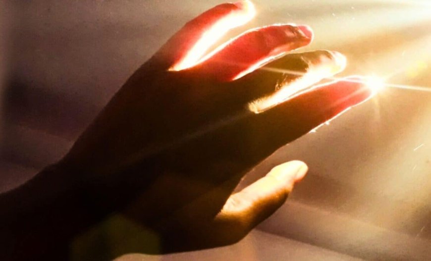 We Emit Visible Light That Fades When We Die, and Scientists Captured It on Camera