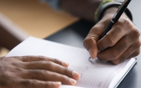 Left-Handed People Are More Competitive, Says Science