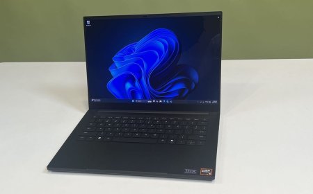 Windows 11 is finally getting an easy way to access dark mode — and a fix for those 'flashbangs' that still plague File Explorer