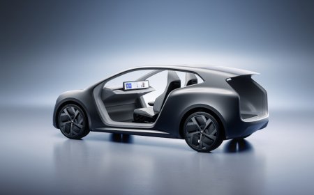 Lucid Motors shows off robotaxi concept called ‘Lunar’