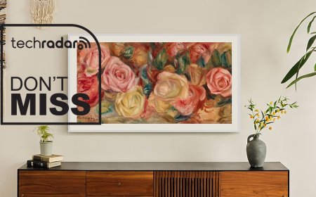 Best Buy is practically giving away Samsung's art-inspired Frame TV — on sale for a ridiculously low price of just $699.99