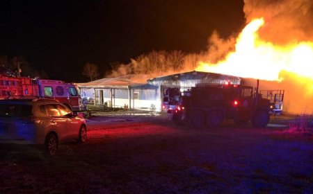 Kansas firefighter injured battling blaze overnight