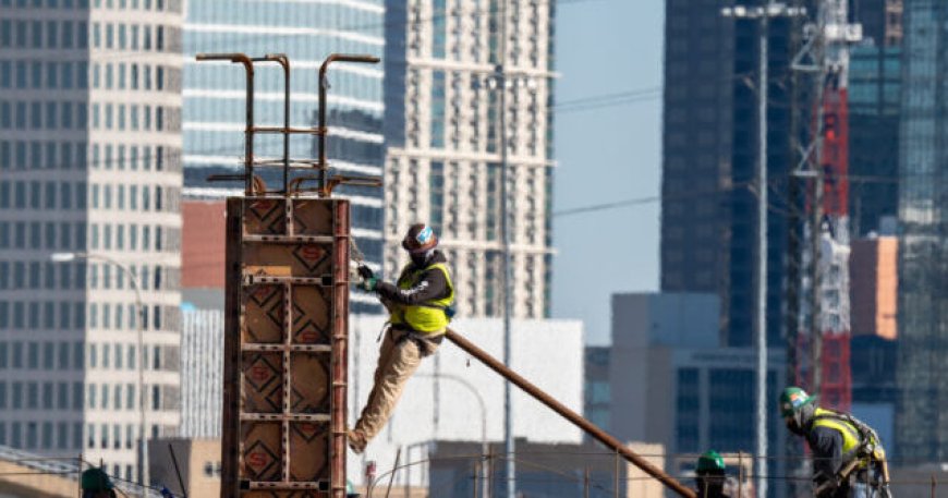 Private Payrolls Jump By 63,000 in February, Much More Than Expected