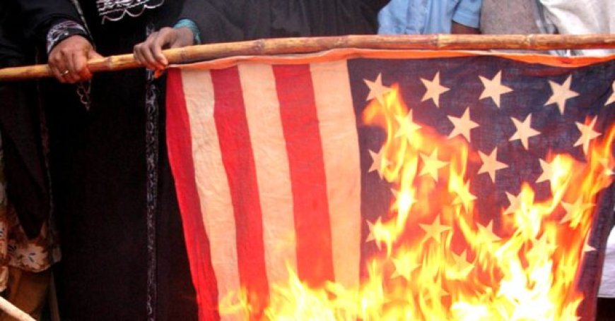 Video: Iranian Woman Interrupts Anti-U.S. Protest in Florence