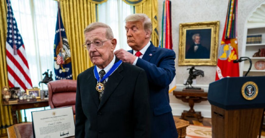 Trump Honors Lou Holtz After His Passing: 'An Absolute Winner'