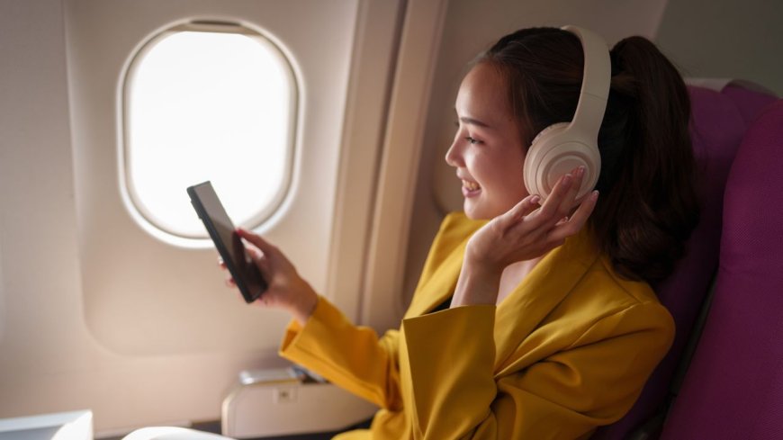 Tired of noisy airplane passengers? Good news — United Airlines says it will now ban those who ‘fail to use headphones’ for music and video