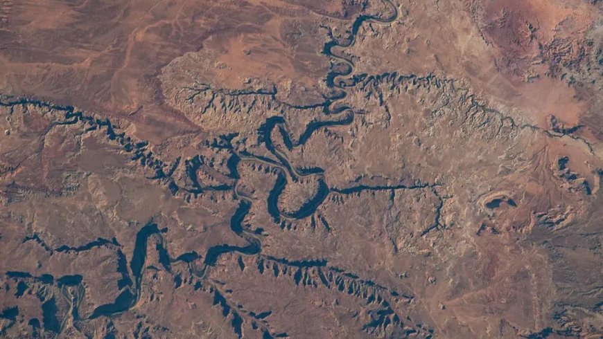 Hikers cannot understand this bizarre “uphill” river — Now geologists have finally find the mechanism for this “impossible” structure