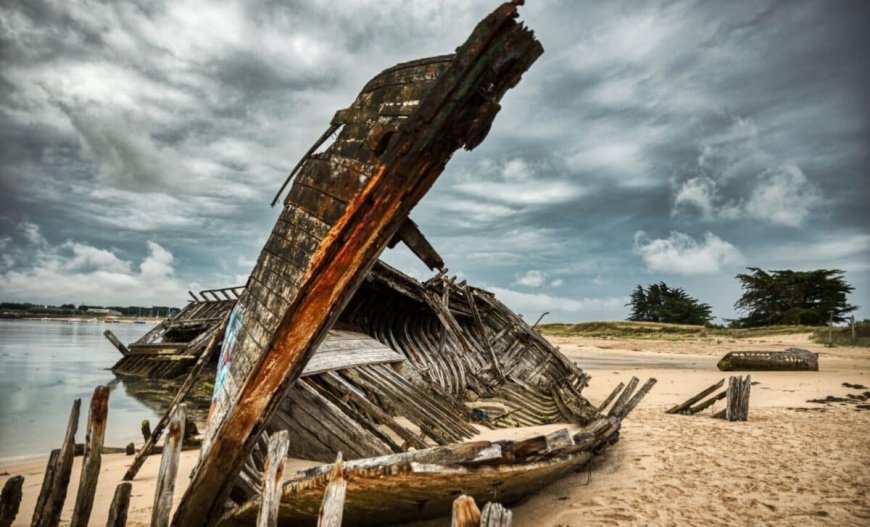 Hidden Beneath the Sands, Archaeologists Find the Perfectly Preserved Remains of a 395-Year-Old Shipwreck