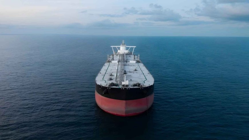 More than 68 stranded oil tankers increase the risk of oil spills in the Strait of Hormuz