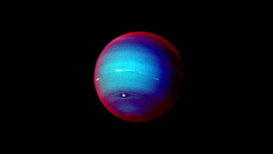 In 1989, Voyager 2 observed “something that didn’t add up” on Neptune, and it took us decades to understand it. Now, a study published in Nature suggests that dark ice could be the cause of the planet’s strange magnetism