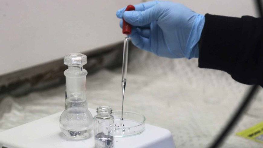 Australian scientists have succeeded in producing hydrogen using gallium, sunlight, and seawater: a breakthrough that could make clean energy cheaper