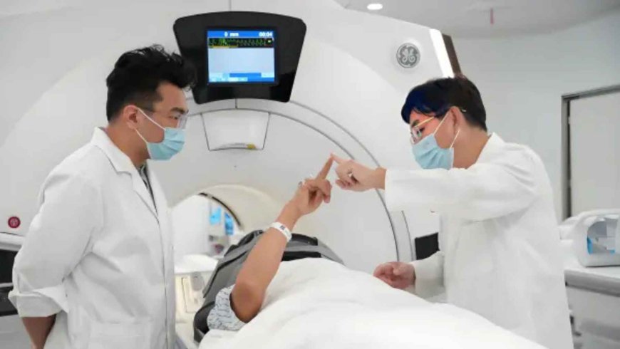 A neurologist treated his mother’s dystonia with ultrasound… and suddenly her Alzheimer’s “activated” after remaining dormant for eight years