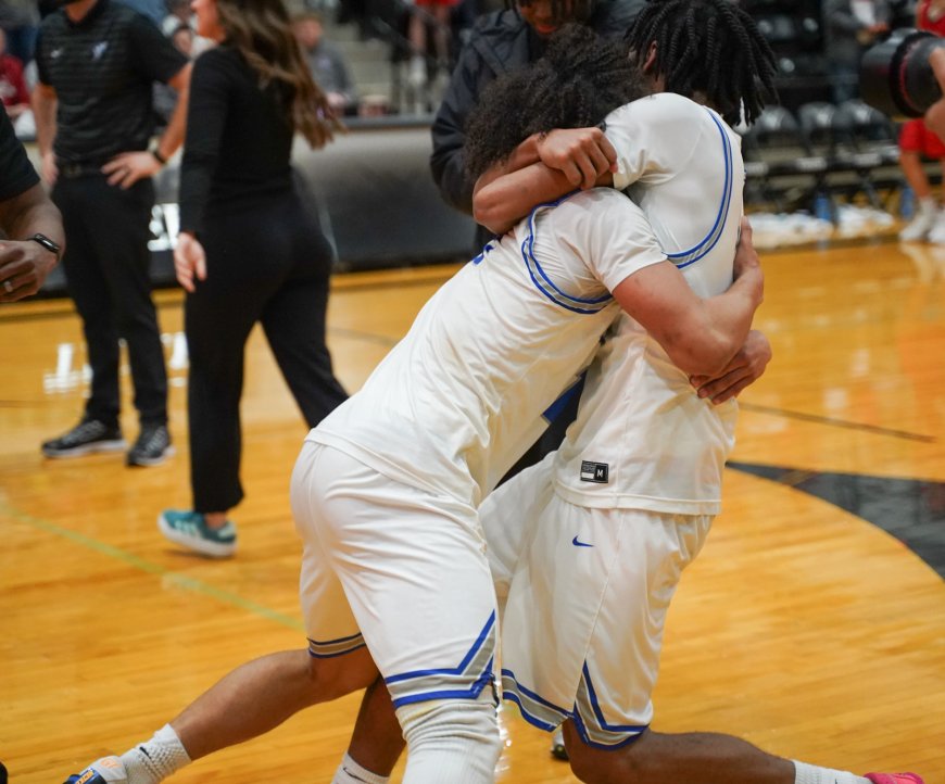 ‘It’s just amazing’: Hillcrest exacts revenge on Helias Catholic to advance to Class 5 semifinals