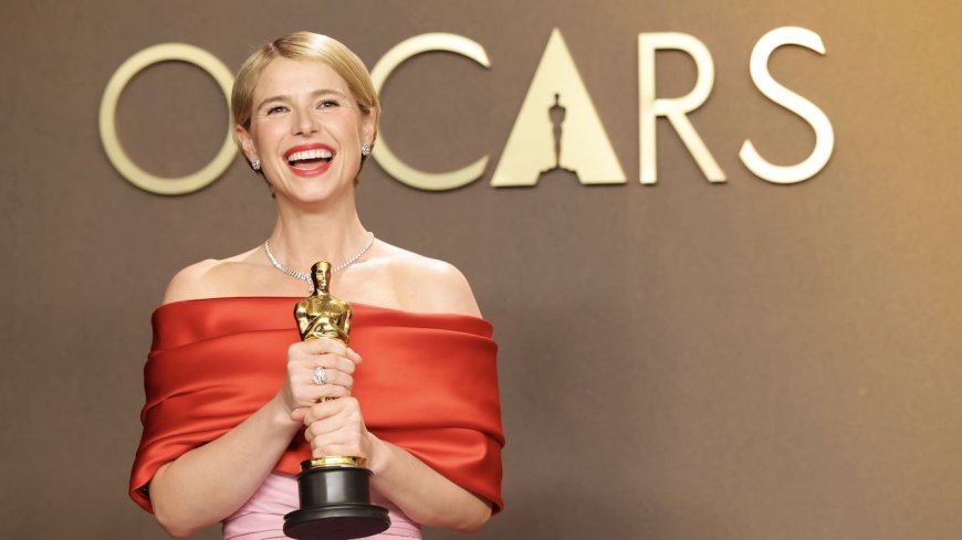 "What a voice. What a moment." Start your St. Patrick's Day celebrations the right way by watching Jessie Buckley, the first Irish winner of a best actress Oscar, absolutely smash a Primal Scream classic in a bar