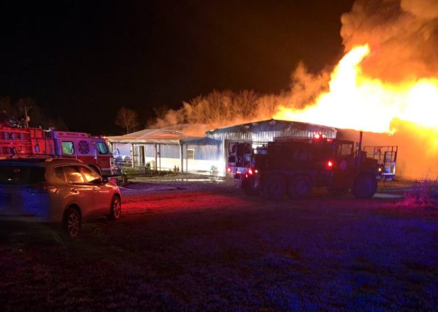 Kansas firefighter injured battling blaze overnight