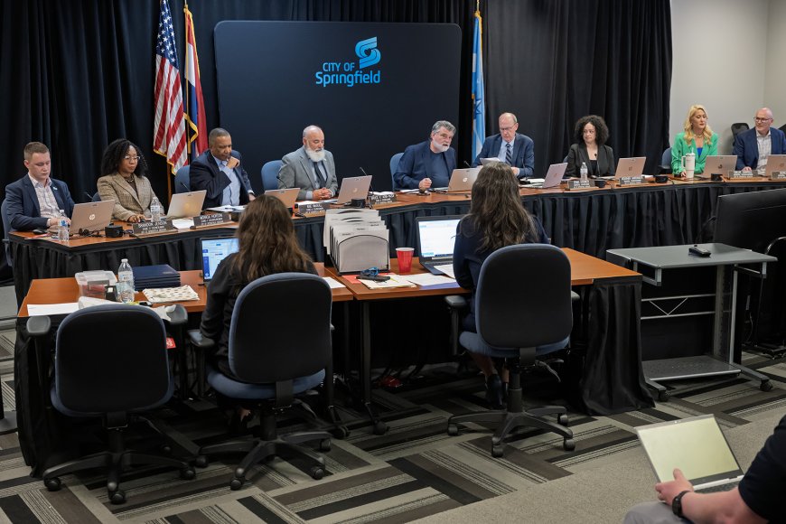 Committee advances proposal to establish campaign finance limits to full City Council