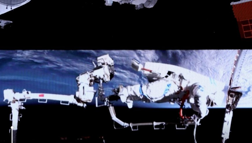 Chinese astronaut conducts record-tying 6th spacewalk outside Tiangong space station (video)