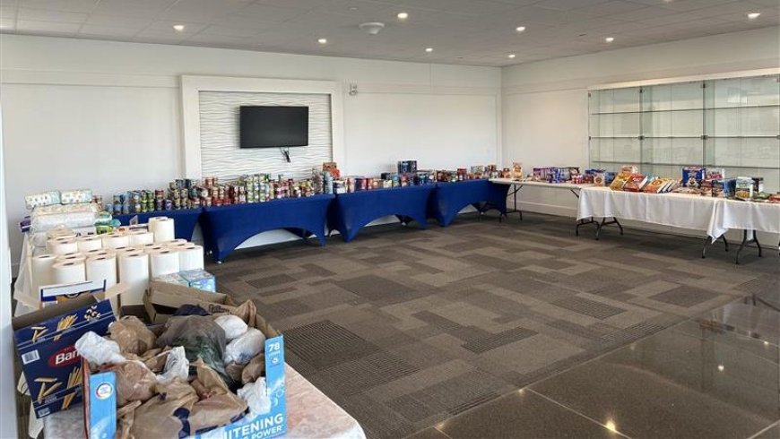 Wichita airport holds food drive for unpaid staff amid shutdown