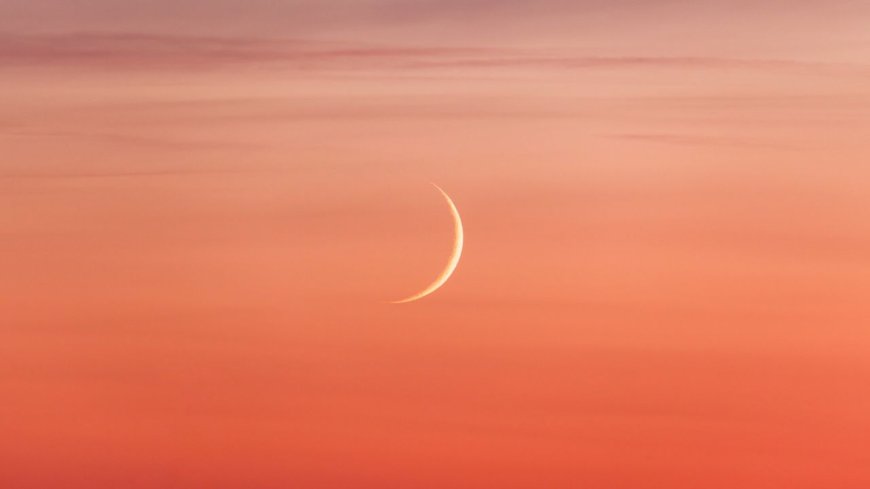 One of the youngest visible moons of the year appears alongside Venus tonight — here's how to see it