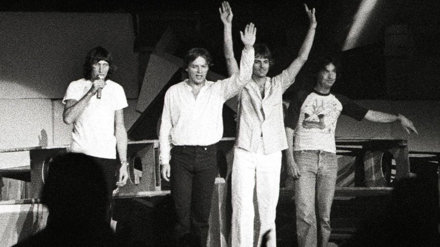 “If he knew karate, he would have broken the table with how hard he hit it. He said, ‘That has to be on the album!’”: Can you imagine Pink Floyd’s The Wall without Comfortably Numb? Roger Waters once did