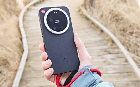 I shot the same portrait with Leica's Leitzphone and a $3,000 mirrorless camera with pro lens — good luck guessing which photo is which