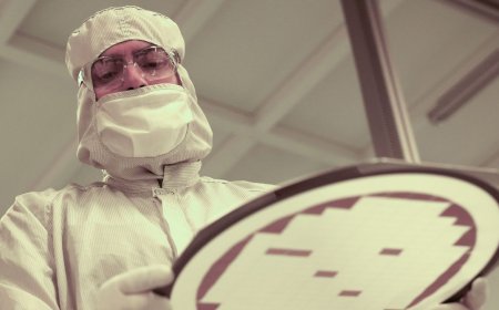 The Ridiculously Nerdy Intel Bet That Could Rake in Billions