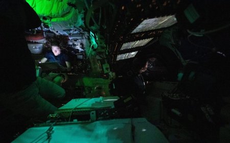 Artemis II toilet acts up again as astronauts speed toward the moon to break record