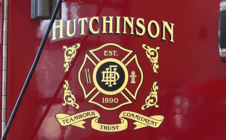 One hurt in Hutchinson house fire