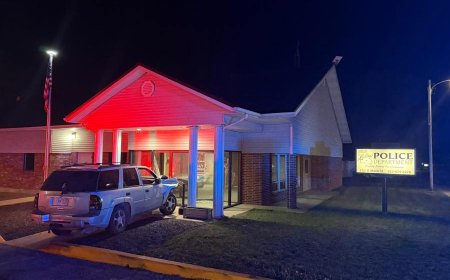 Man crashes, barricades in Licking, Missouri Police lobby