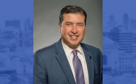 Voters elect Beto Lopez as new Lee's Summit mayor in Tuesday's municipal election