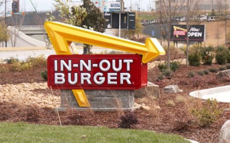 Owner of In-N-Out Burger says no to mobile ordering and pickup