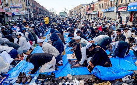 Washington Post columnist argues Muslims shouldn't have to assimilate in America