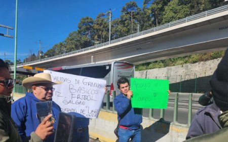 Mexican Truckers, Farmers Block Country’s Highways Demanding Safety