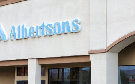 WATCH: Alleged Shoplifter Sues for $10,000 After Tussle with Grocery Clerk in Oregon