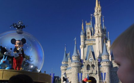 Video: Disney Parks Quietly Brings Back 'Ladies and Gentlemen' Greeting