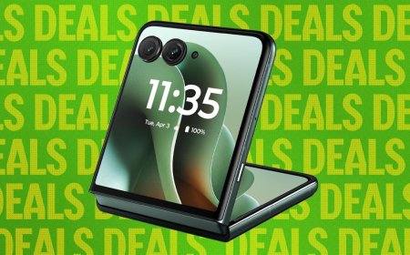 Motorola’s Souped-Up Folding Phone Is Almost Half Off