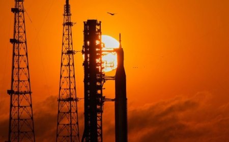 Watch Artemis II's dramatic return to Earth at the Cosmosphere