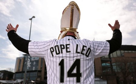 Pope hats for everyone: White Sox answer fan frenzy with full-stadium promo
