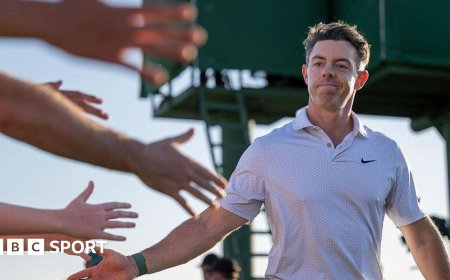 Record-breaking McIlroy plans to keep 'foot on gas'