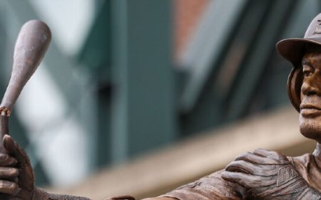 WATCH: Bat Breaks On Ichiro Suzuki Statue During Unveiling