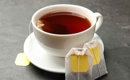 What seemed like the most innocent routine of the day—boiling water and letting a tea bag steep for a few minutes—has become a major cause for concern, as some studies now estimate that a single cup of tea contains up to 14.7 billion microplastics and nanoplastics