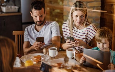 Cowboy chef says phones and screens at dinner are tearing American families apart