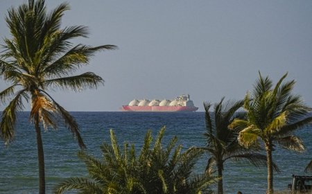 US military poised to blockade Iranian ports, while Tehran threatens other in Mideast