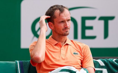 Daniil Medvedev fined after smashing his racket 7 times during shocking double-bagel loss