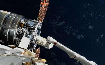 Huge Northrop Grumman Cygnus XL cargo ship arrives at space station