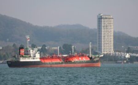 Tanker Standoff in the Strait of Hormuz: Sanctioned Vessel Forced to Turn Back Amid Rising U.S.–Iran Tensions